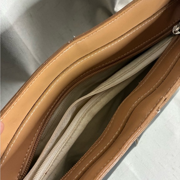 Tod’s Black Leather Shoulder Bag Adjustable Strap Tan Trim Italy - Picture 9 of 11